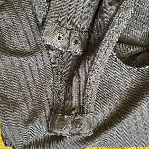 H&M bodysuit - v neck ribbed texture size S - Picture 5 of 7